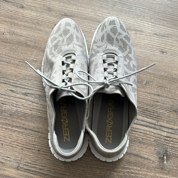 COLE HAAN Zerogrand Genevieve Size 9.5 B Perforated Sneaker Gray Nubuck W08638 - Picture 3 of 8